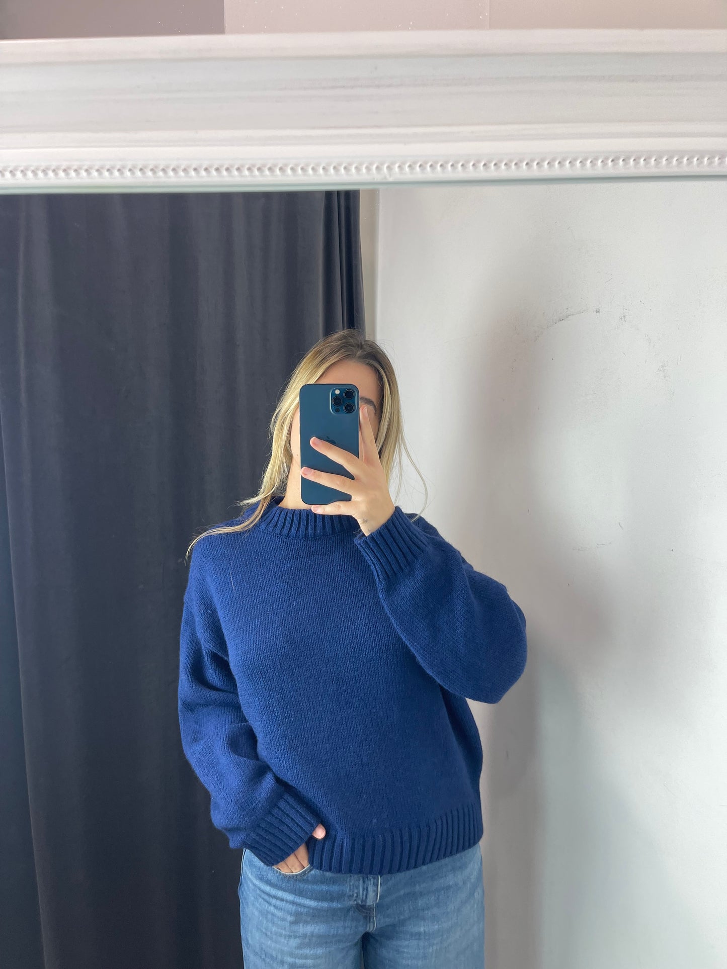 Pull blu girocollo