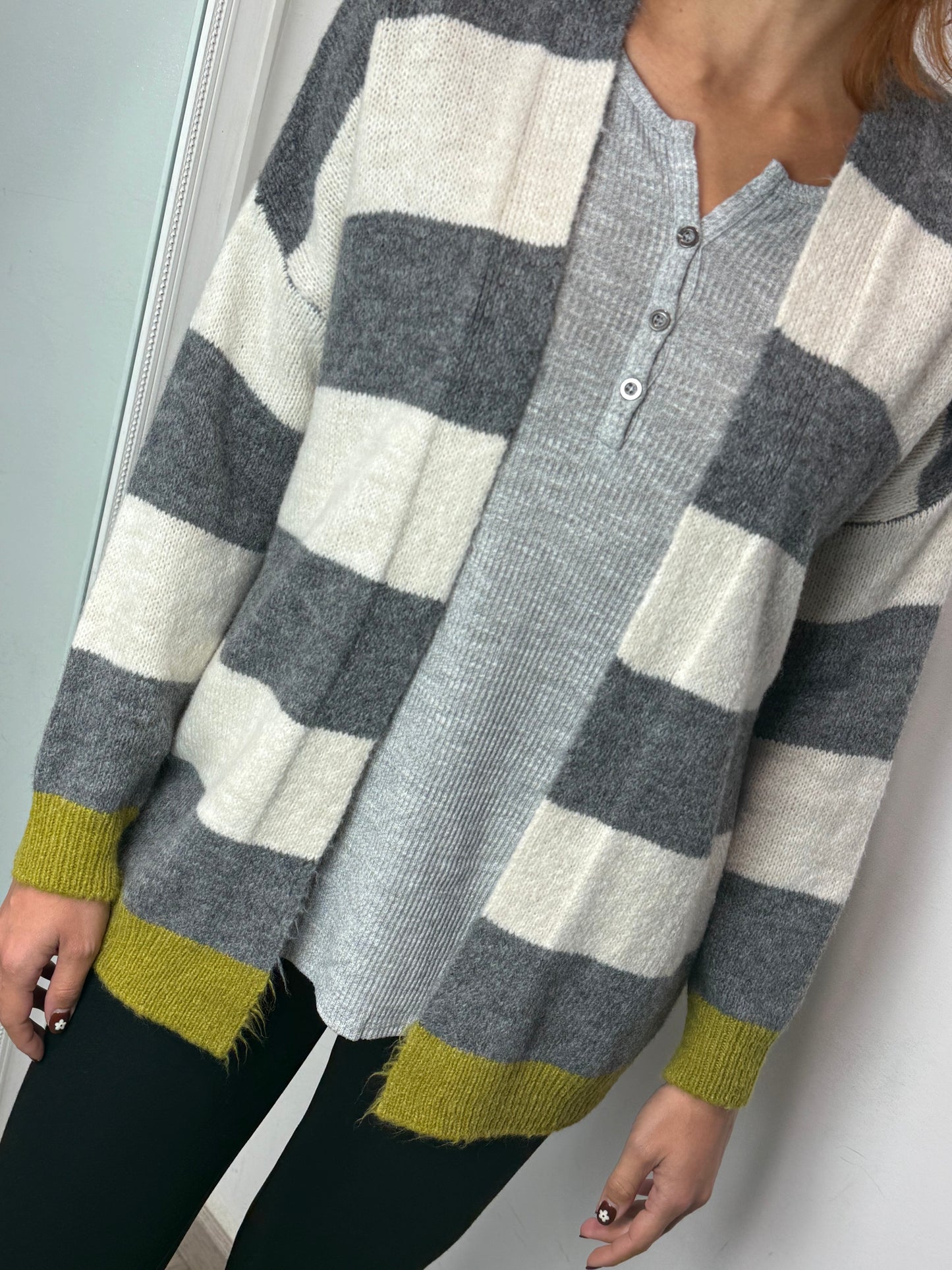 Cardigan grigio lime e bianco